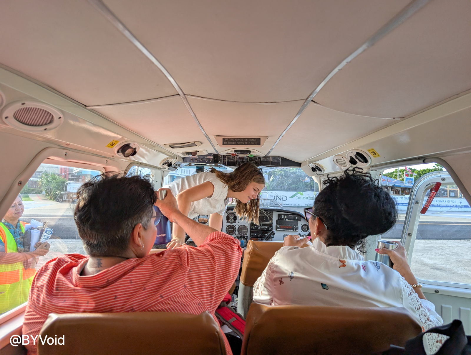 布里顿-诺曼BN-2内部